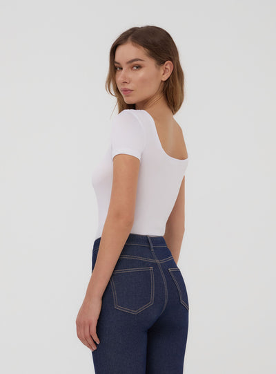 Body elasticizzato con scollo quadrato