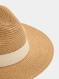 Small-Hat Woman Terranova