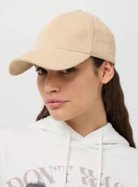 Small-Hat Woman Terranova