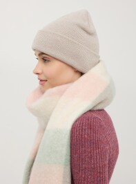Small-Hat Woman Terranova