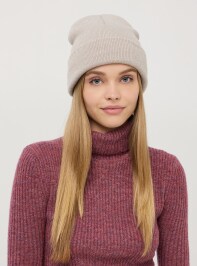 Small-Hat Woman Terranova