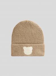 Small-Hat Woman Terranova