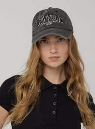 Small-Hat Woman Terranova