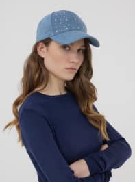 Small-Hat Woman Terranova