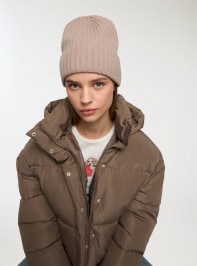 Small-Hat Woman Terranova