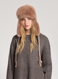 Small-Hat Woman Terranova