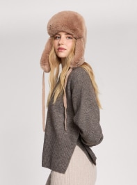 Small-Hat Woman Terranova