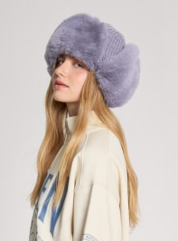 Small-Hat Woman Terranova