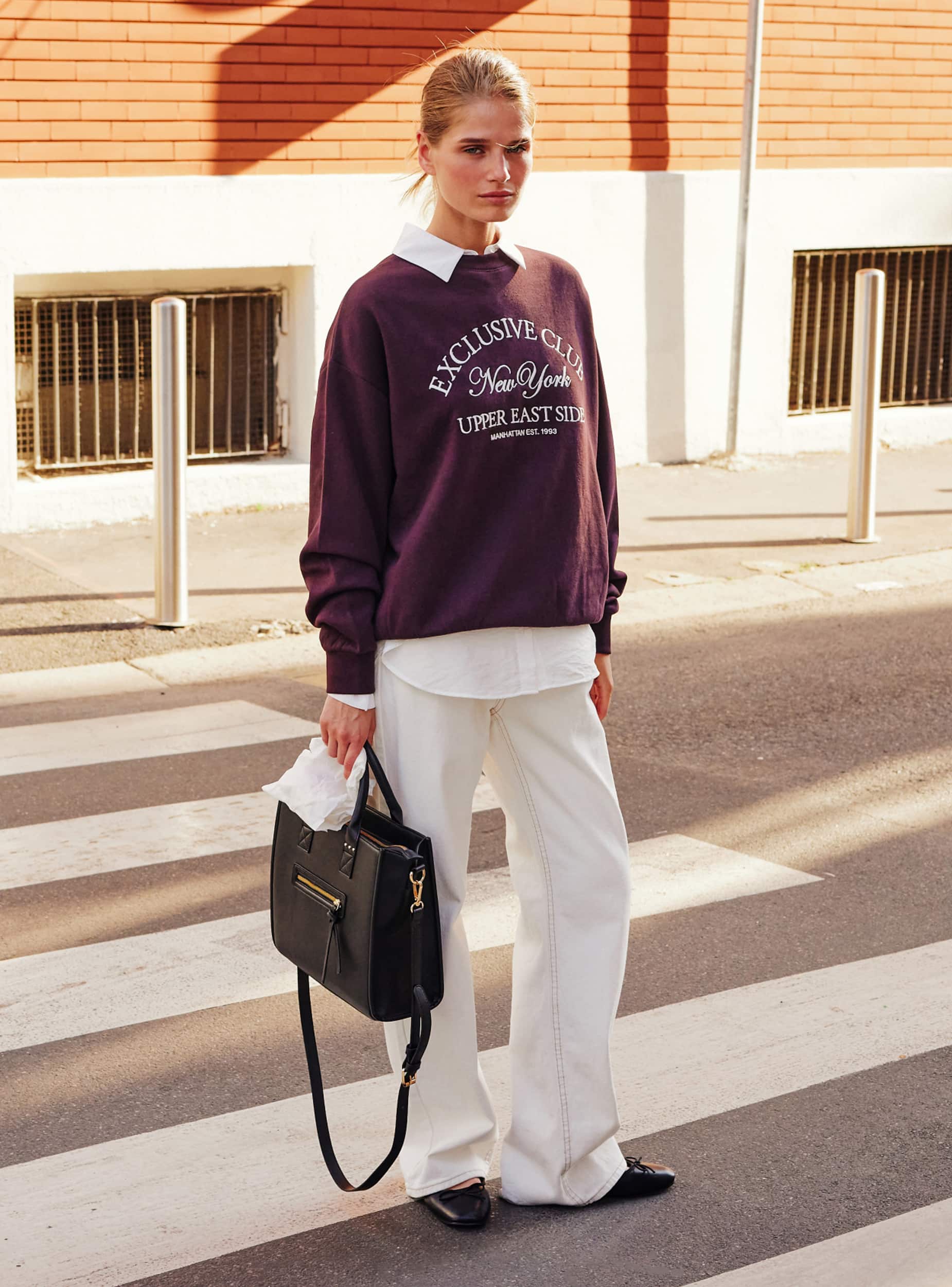 Felpa senza cappuccio con ricamo stile college Bordeaux scuro Acquista Online Terranova