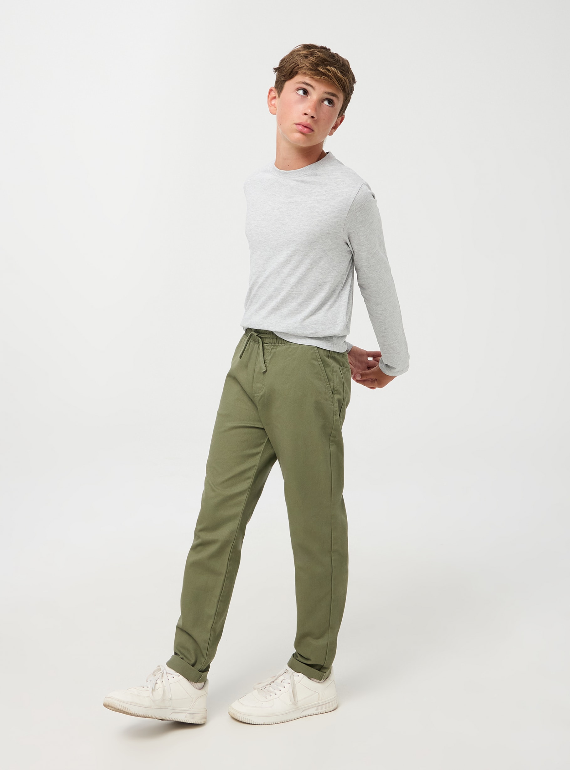 Pantaloni chino con tasca carpenter verde militare chiaro Terranova