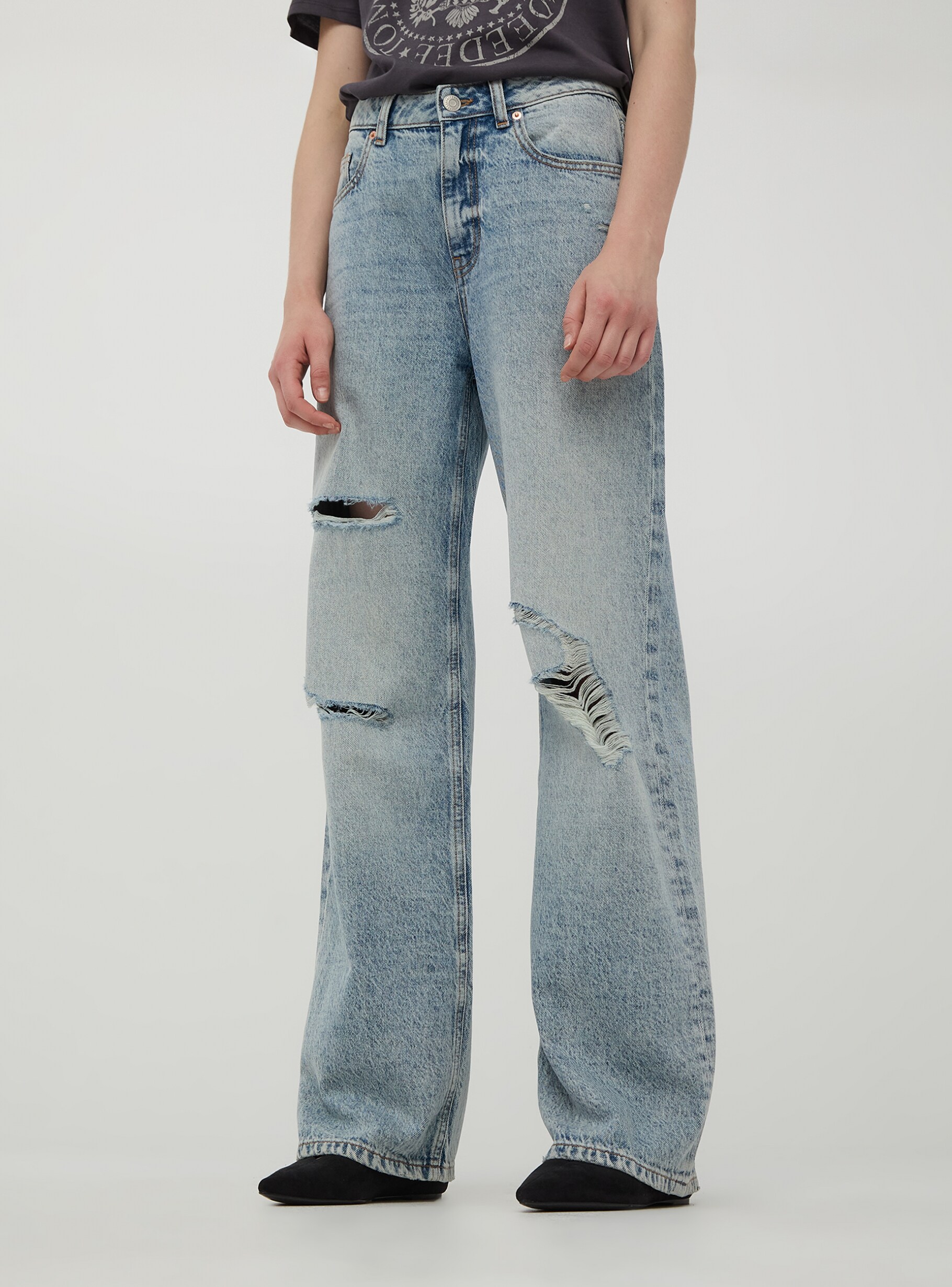 Wide-Leg-Jeans mit Rissen in Acid-Wash-Optik mittleres blue denim |  Terranova