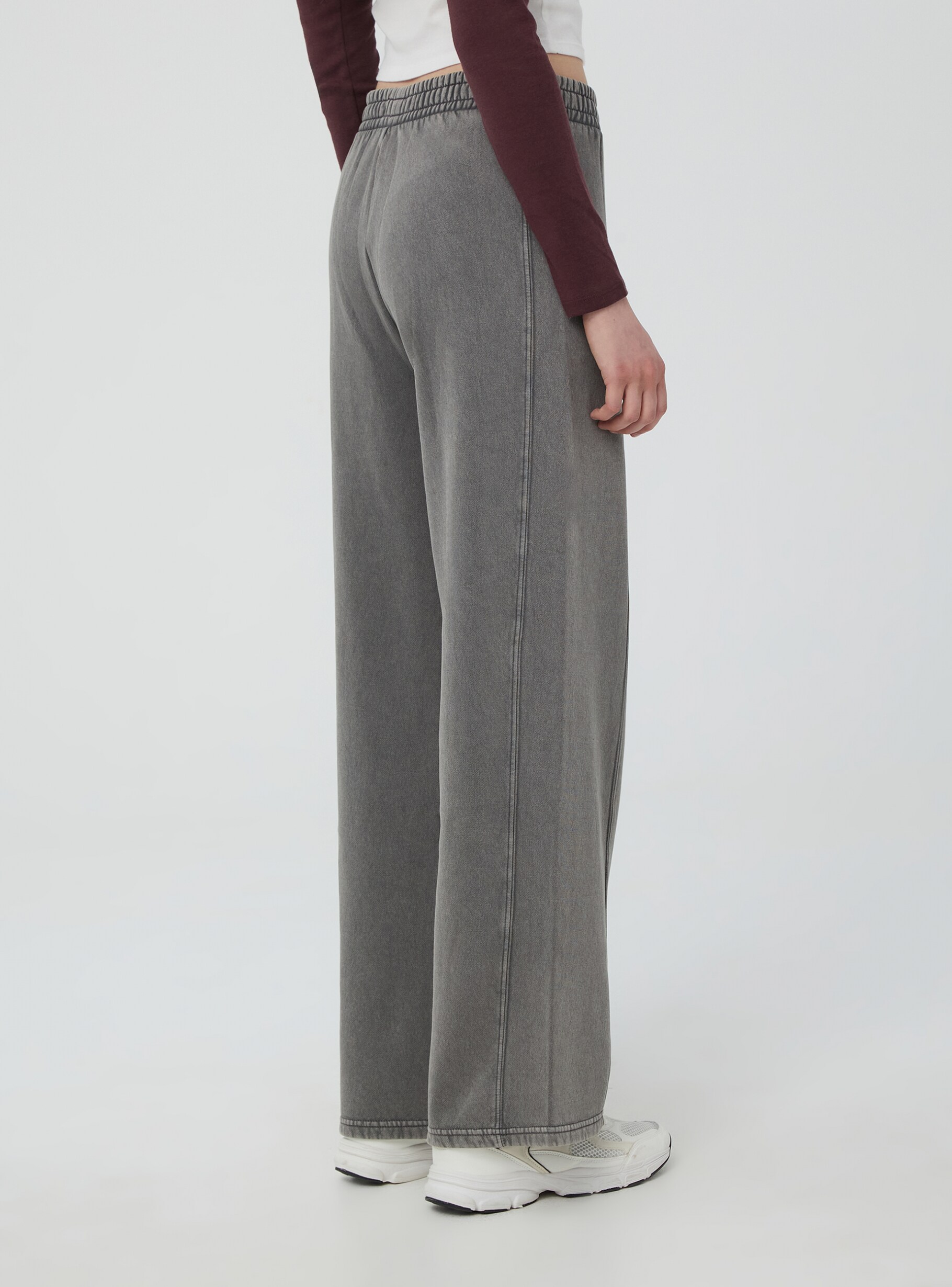 Grey Wide leg tracksuit trousers with visible seams - Buy Online | Terranova