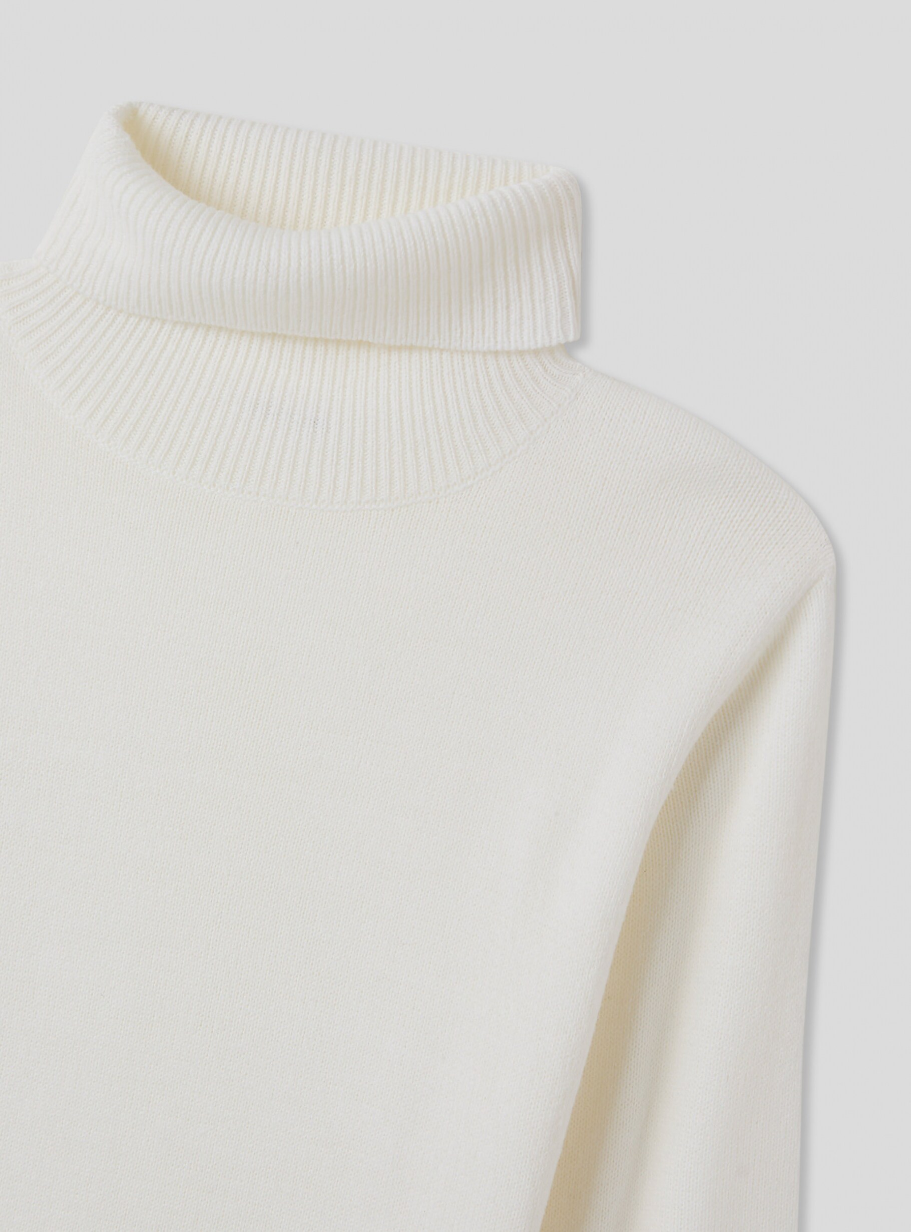 White cotton polo neck 2025