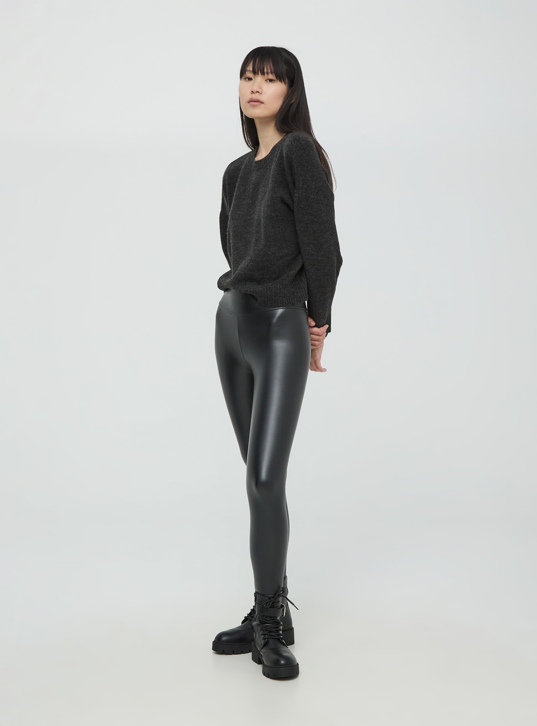 Schwarz Leggings aus Kunstleder Terranova