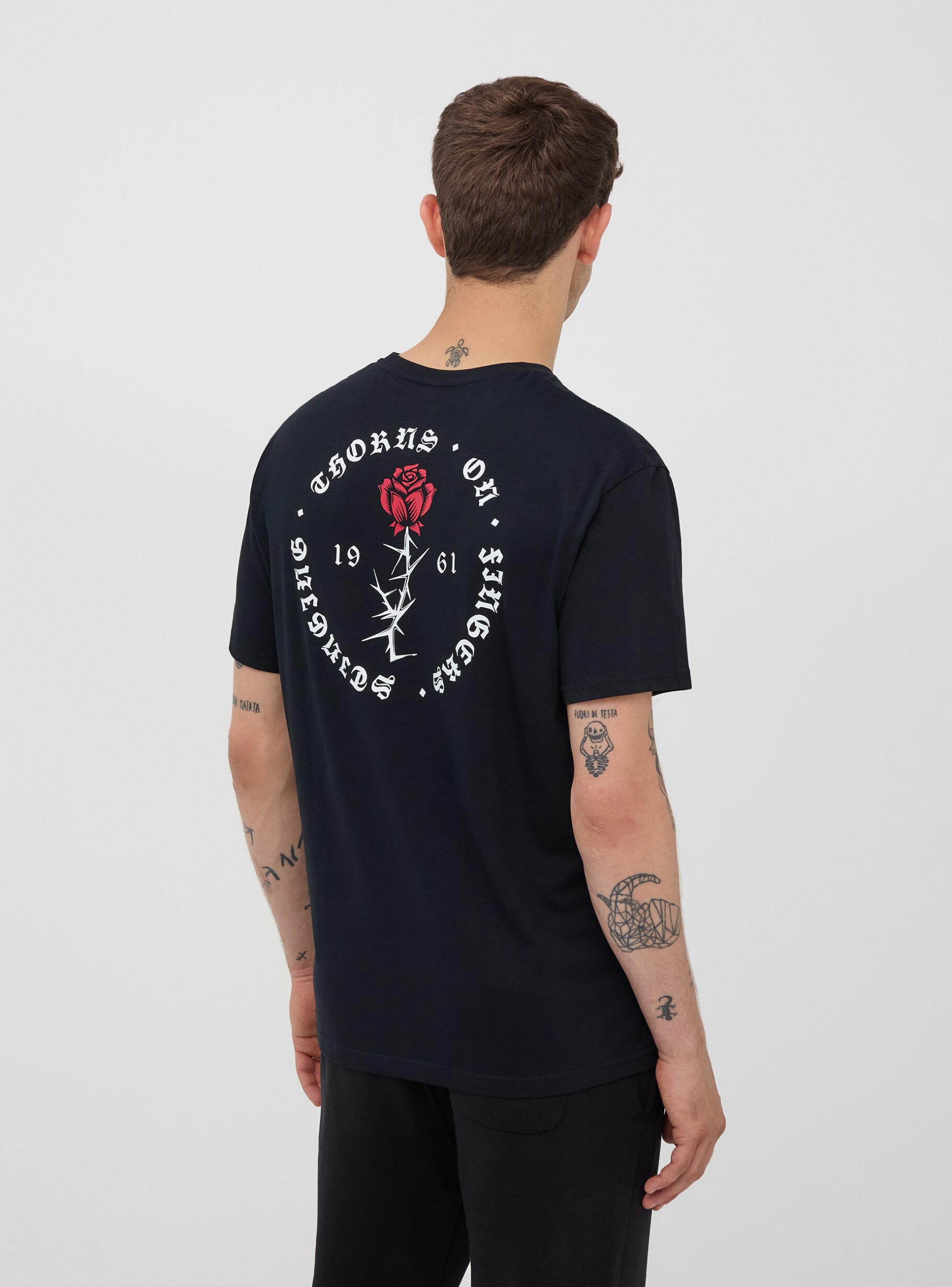 T shirt con stampa rose fronte retro Nero Acquista Online Terranova