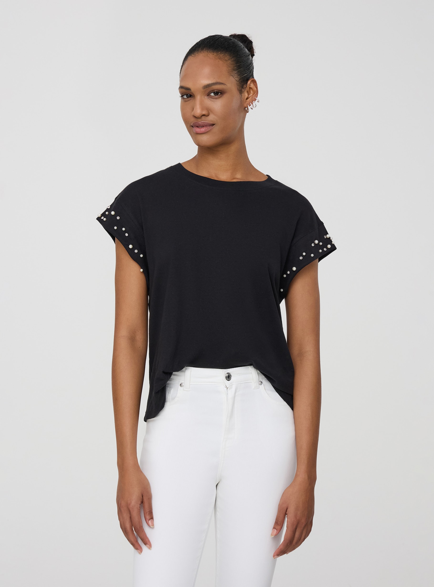 よく見る「芸能人が愛用 with T-shirt Black pearls Online Buy - rhinestones and トップス