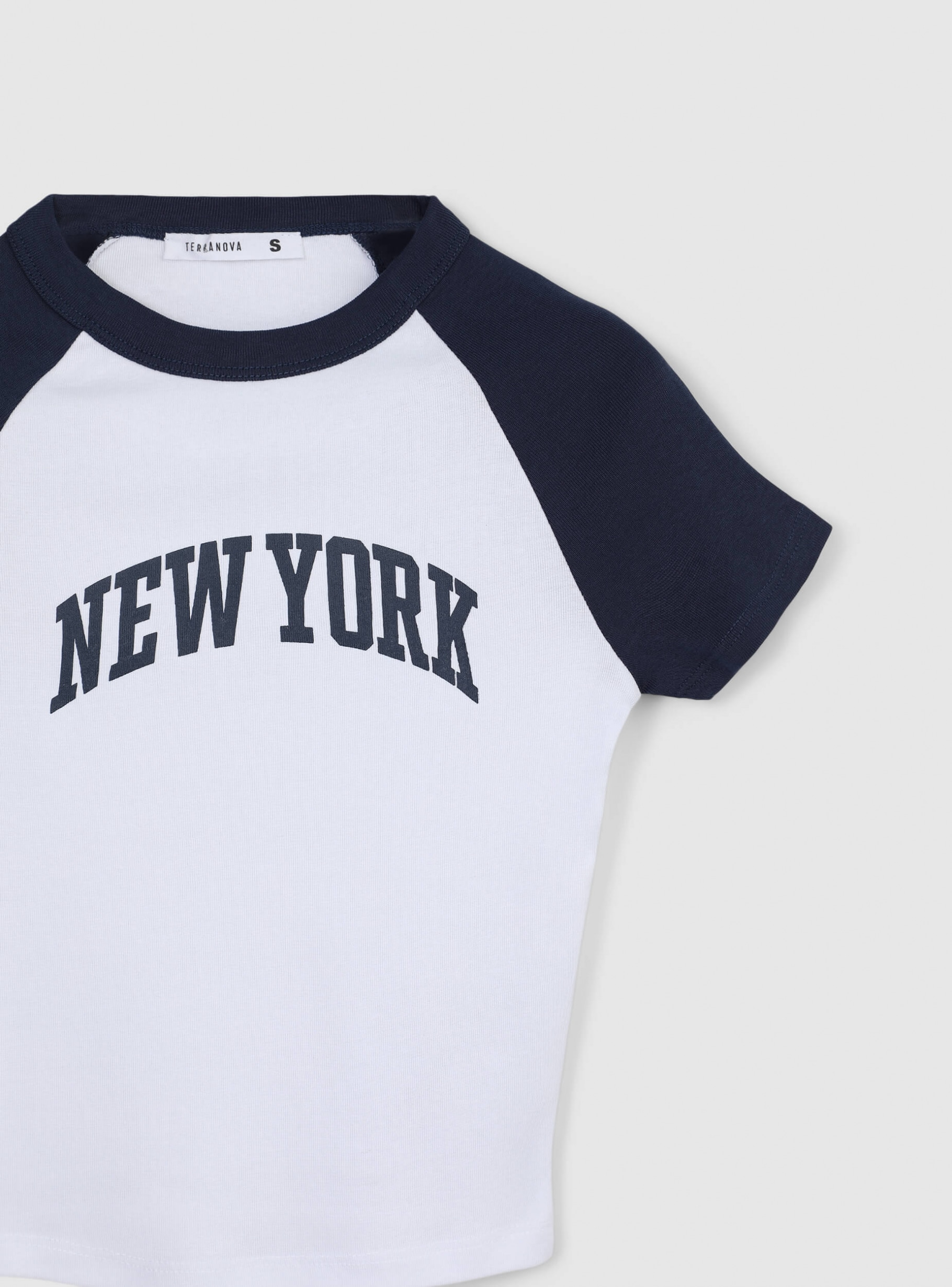 Tシャツ・カットソー asif CALIE PRINTED RAGLAN CROP T-SHIRT RM5B0161 Var black Crop raglan T-shirt with college print - Buy