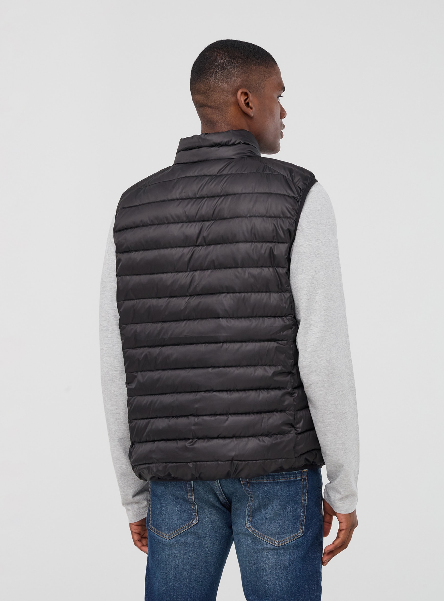 Black 100-gram high-neck vest - Buy Online | Terranova