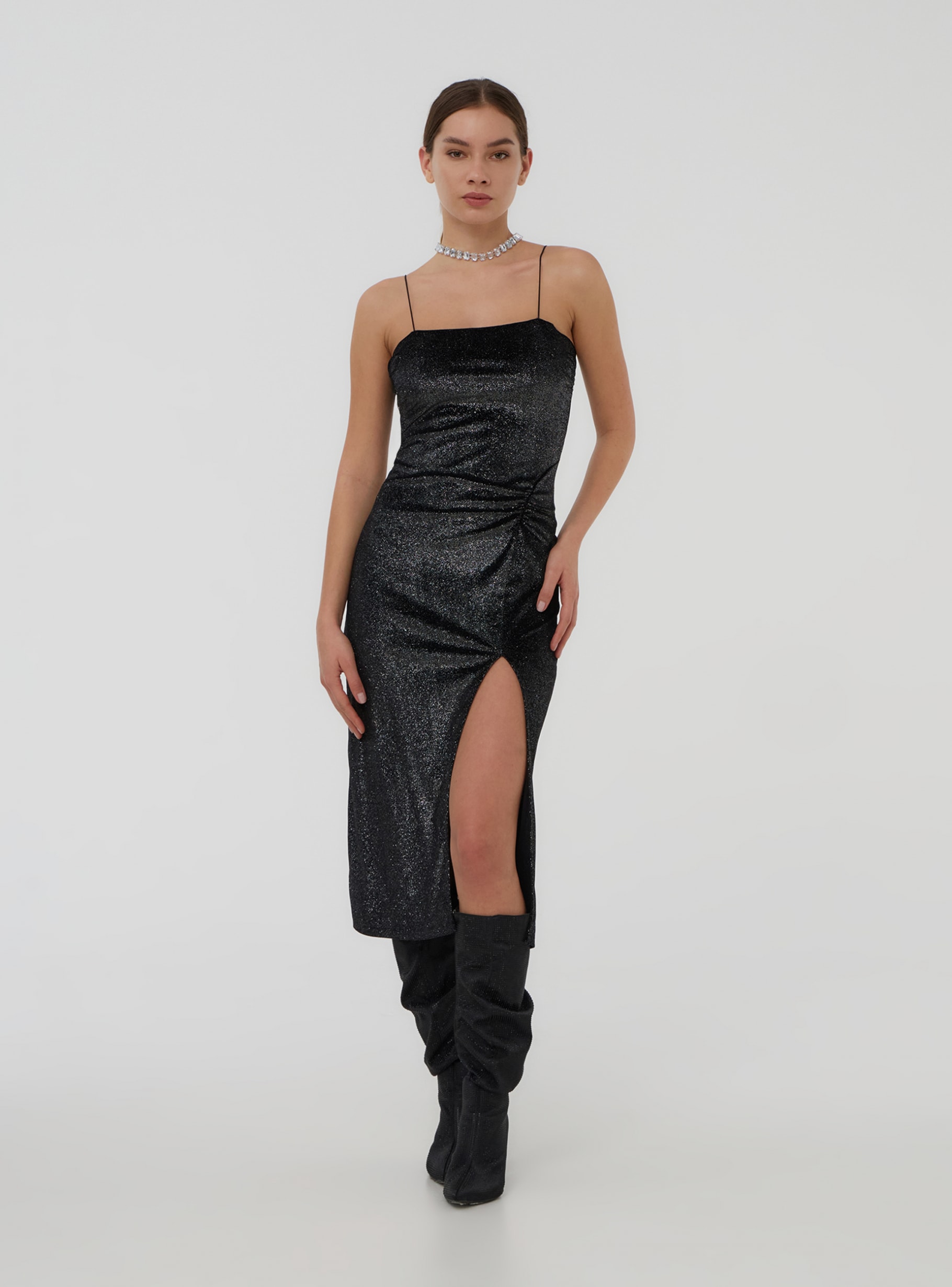 Vestito aderente con spacco 2025
