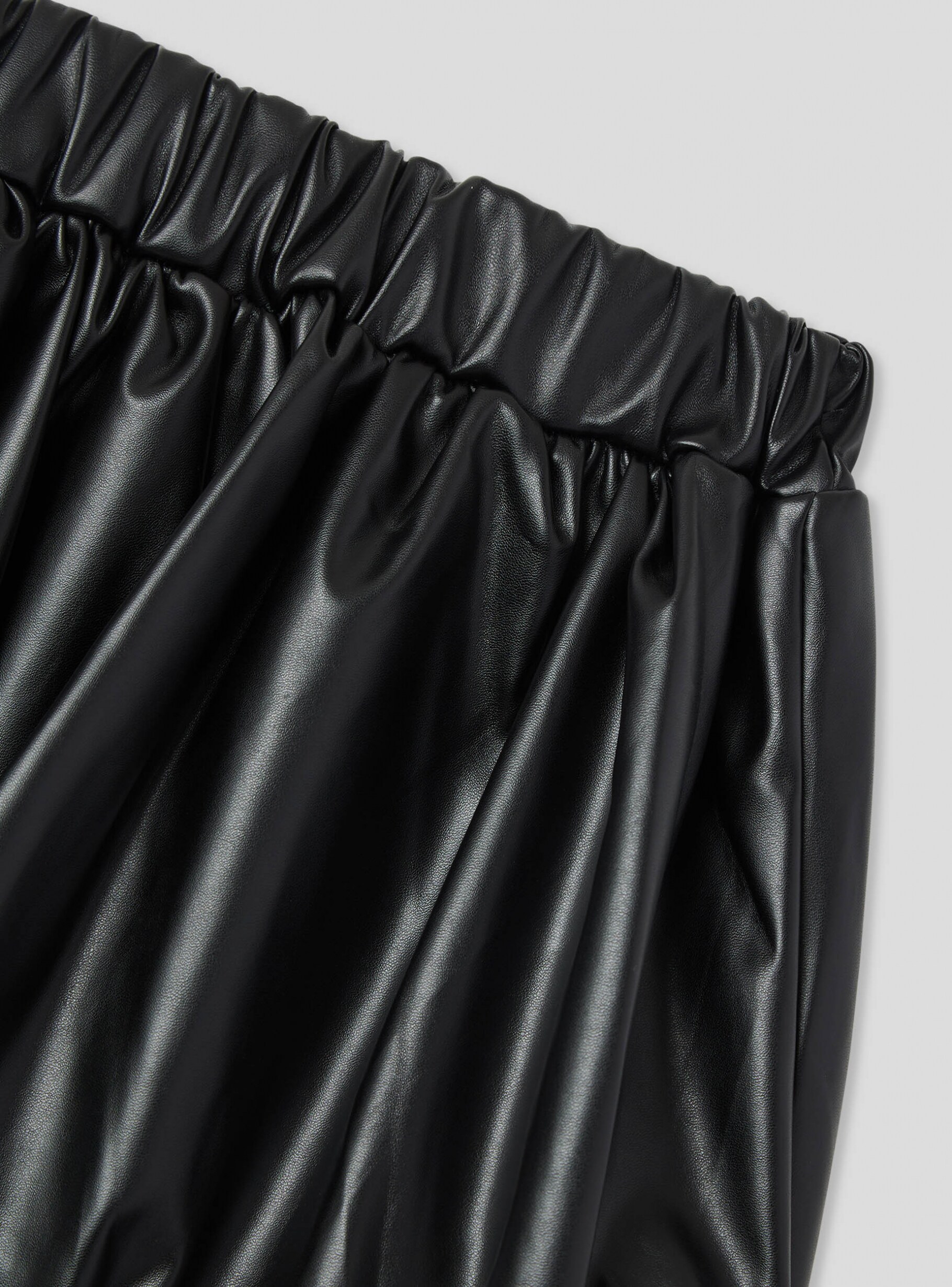 Var black Faux leather balloon skirt - Buy Online | Terranova