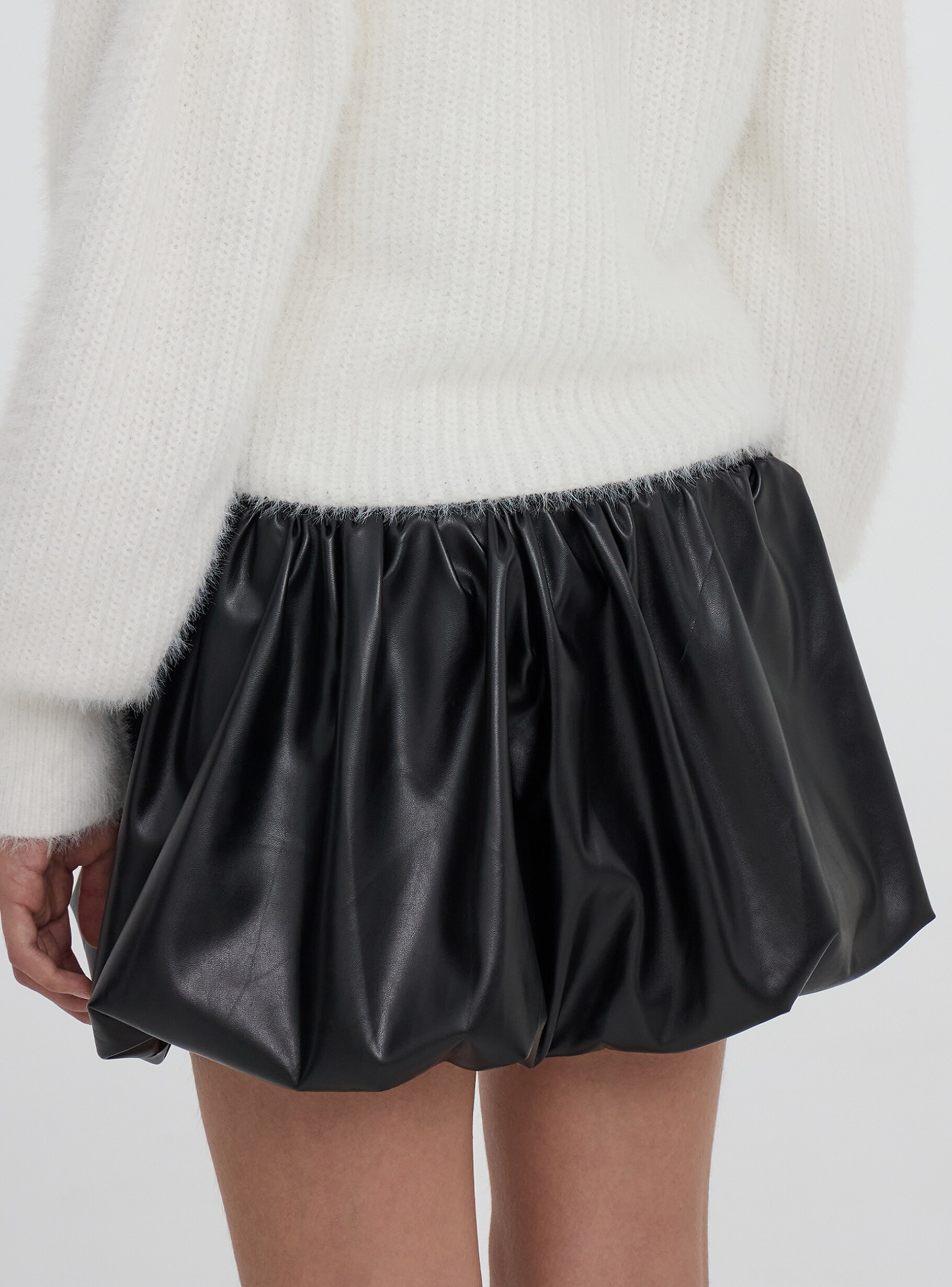 Var black Faux leather balloon skirt - Buy Online | Terranova