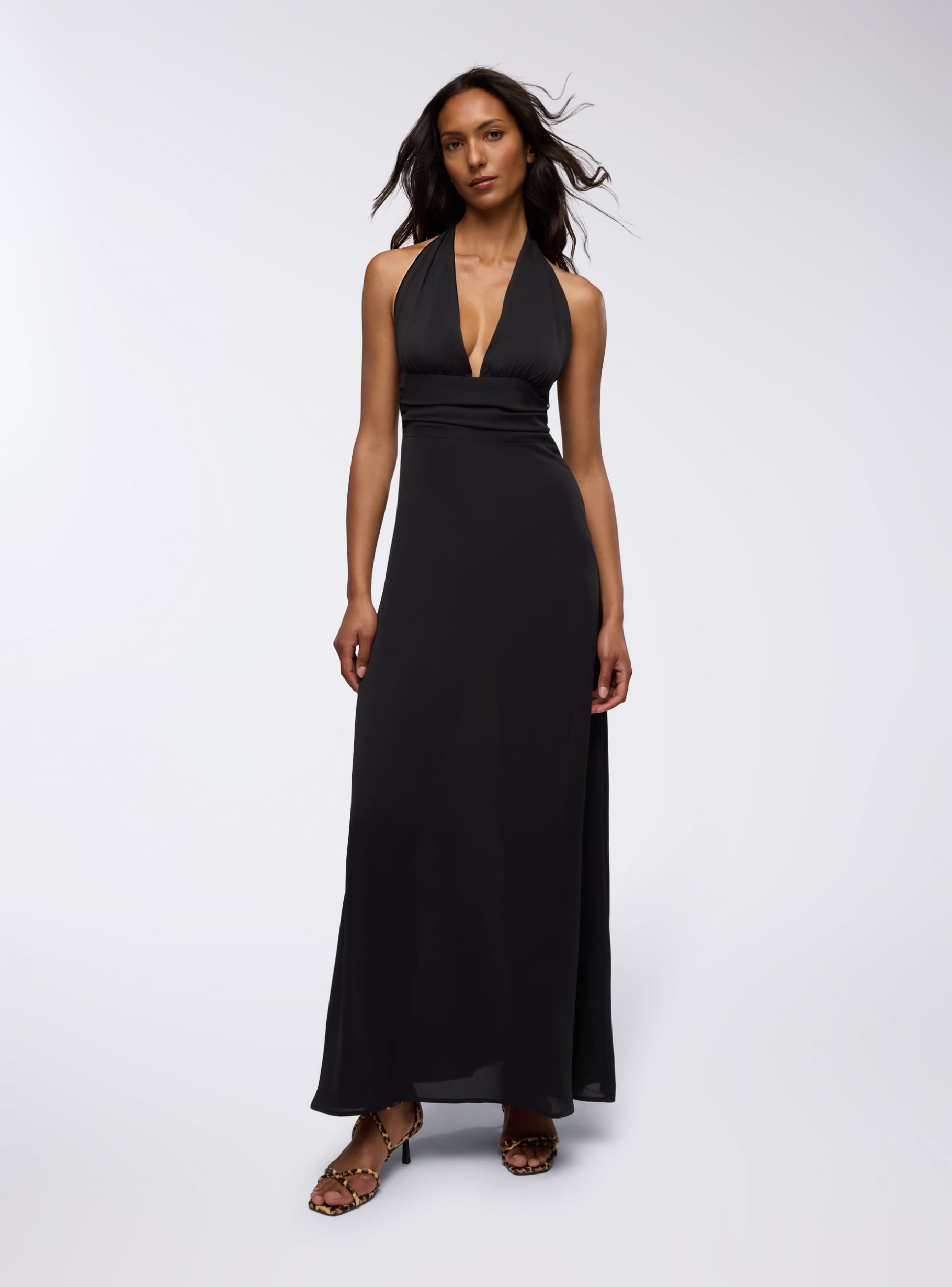 Vestito lungo scollo a v con schiena scoperta nero Terranova