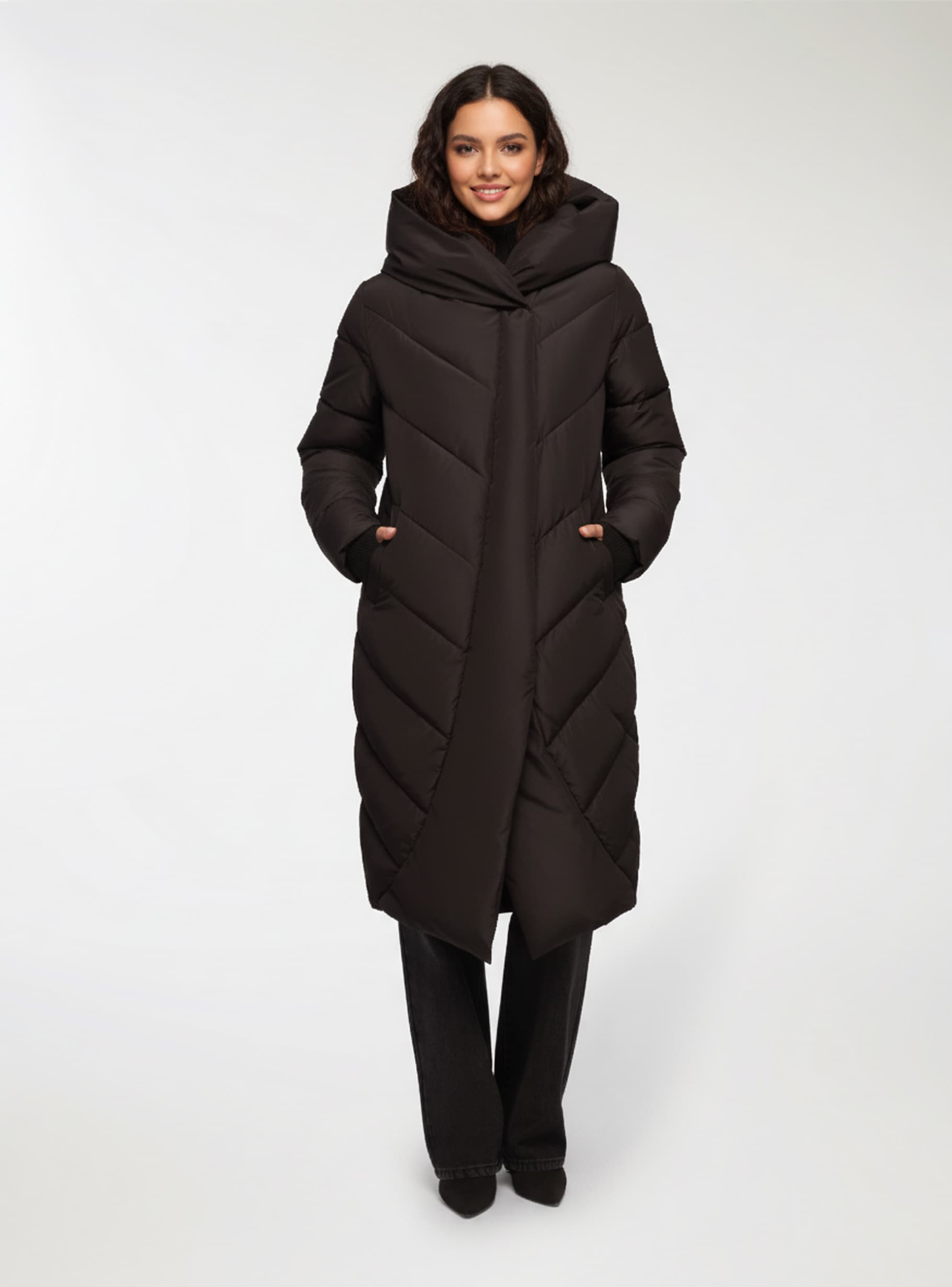 Langer Schwarzer Mantel Mit Kapuze Langer, Gesteppter Mantel Mit