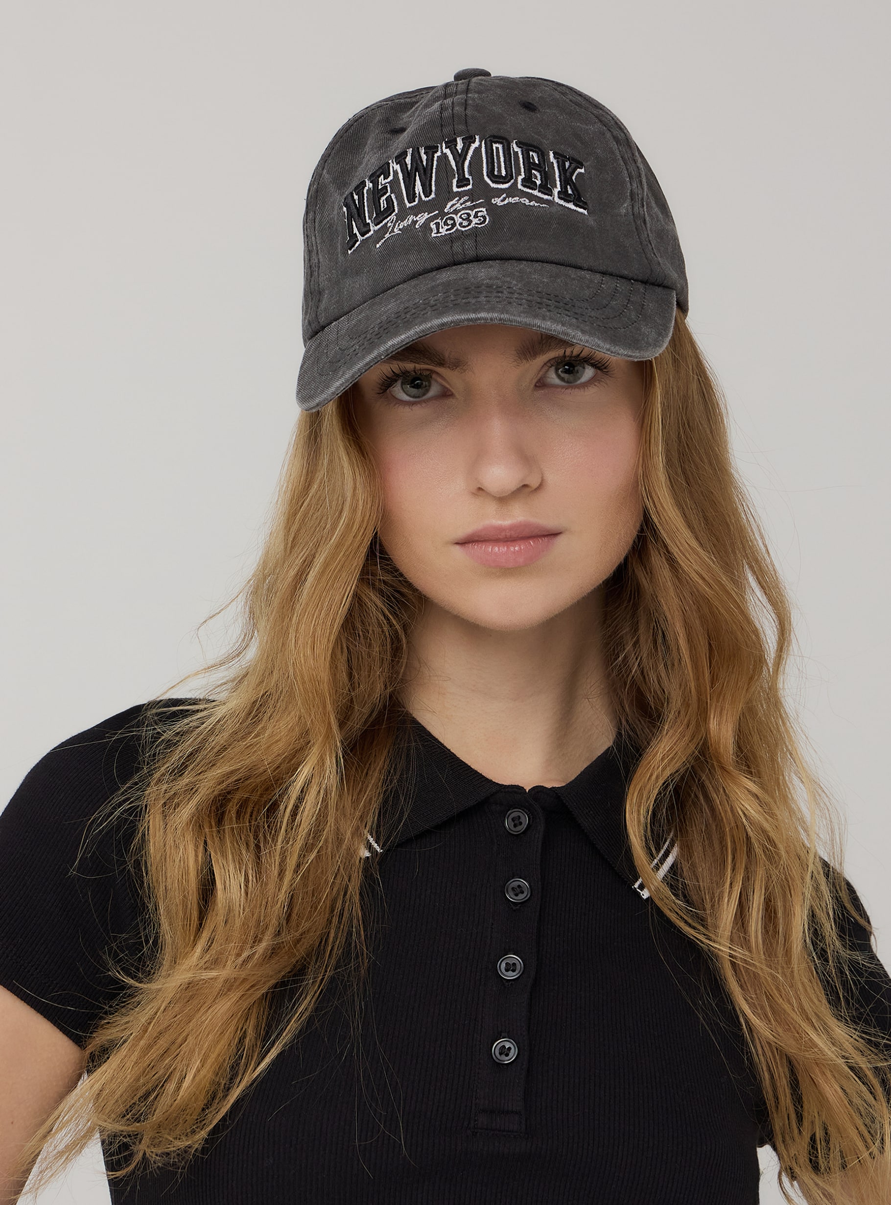 Black Baseball cap with New York lettering - Buy Online