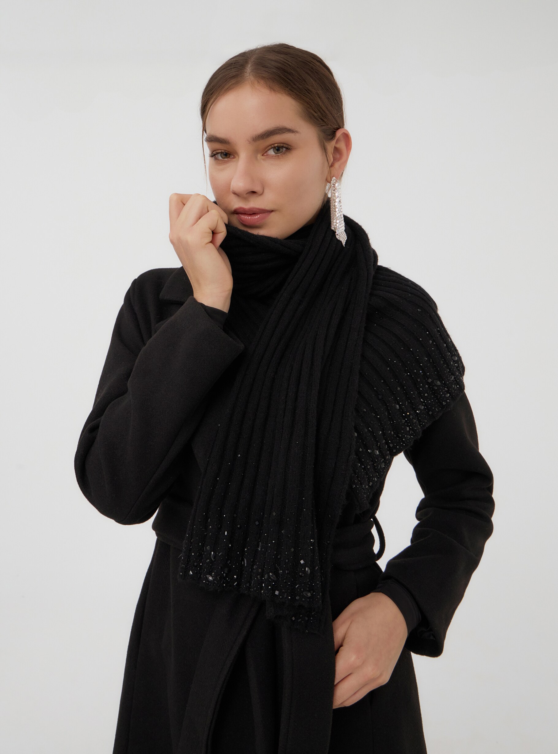 Black Knitted scarf with rhinestones - Buy Online | Terranova