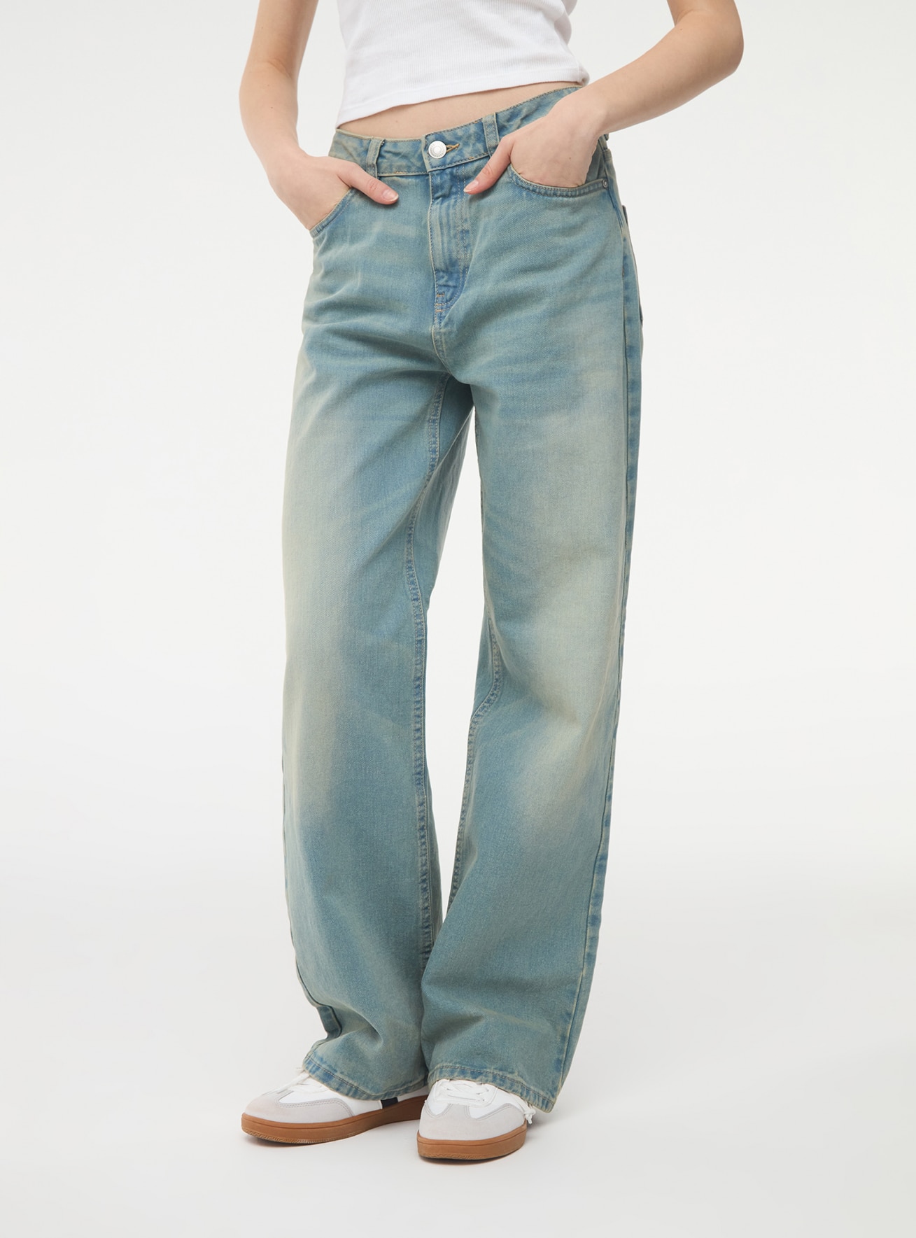 Jeans wide leg effetto sabbiato