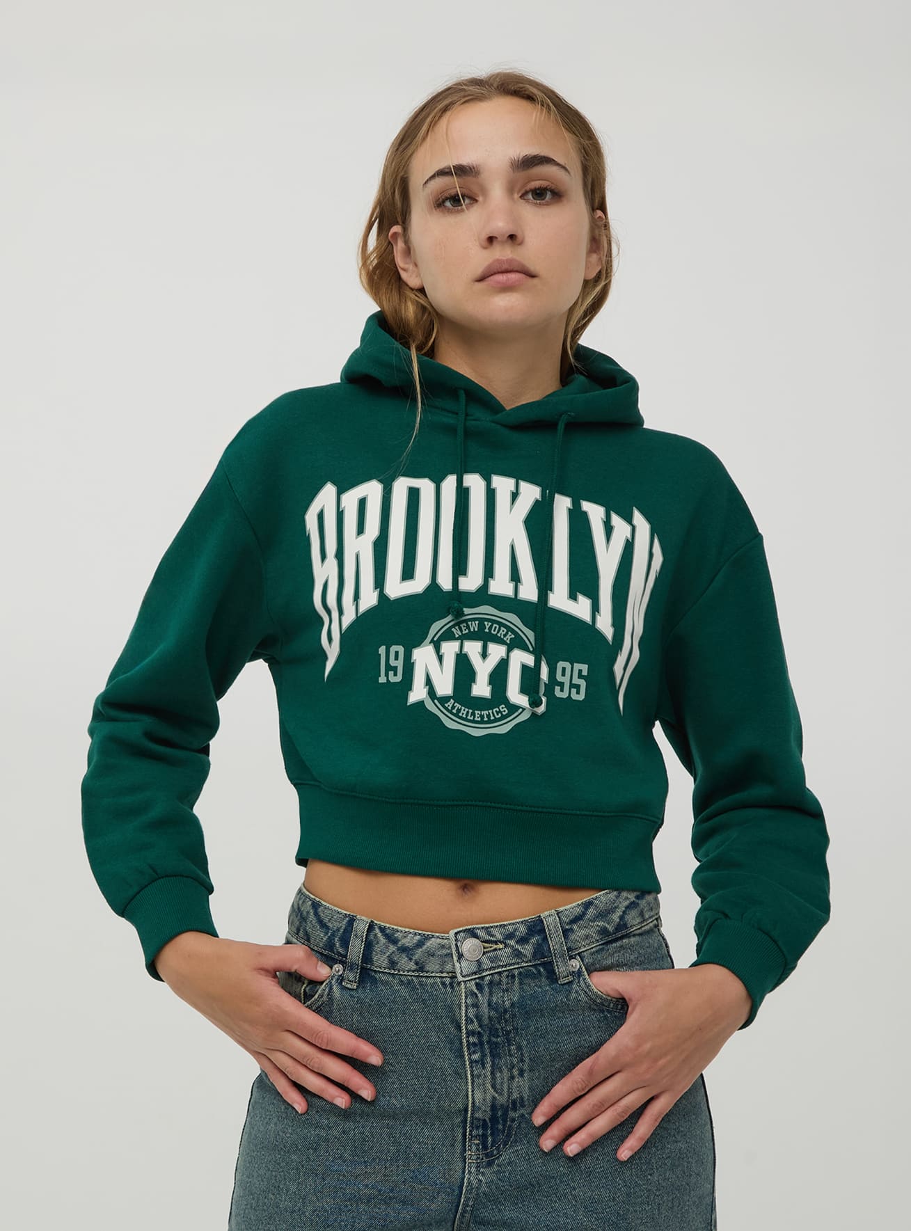 Felpa crop con cappuccio stampa college Foresta Acquista Online Terranova