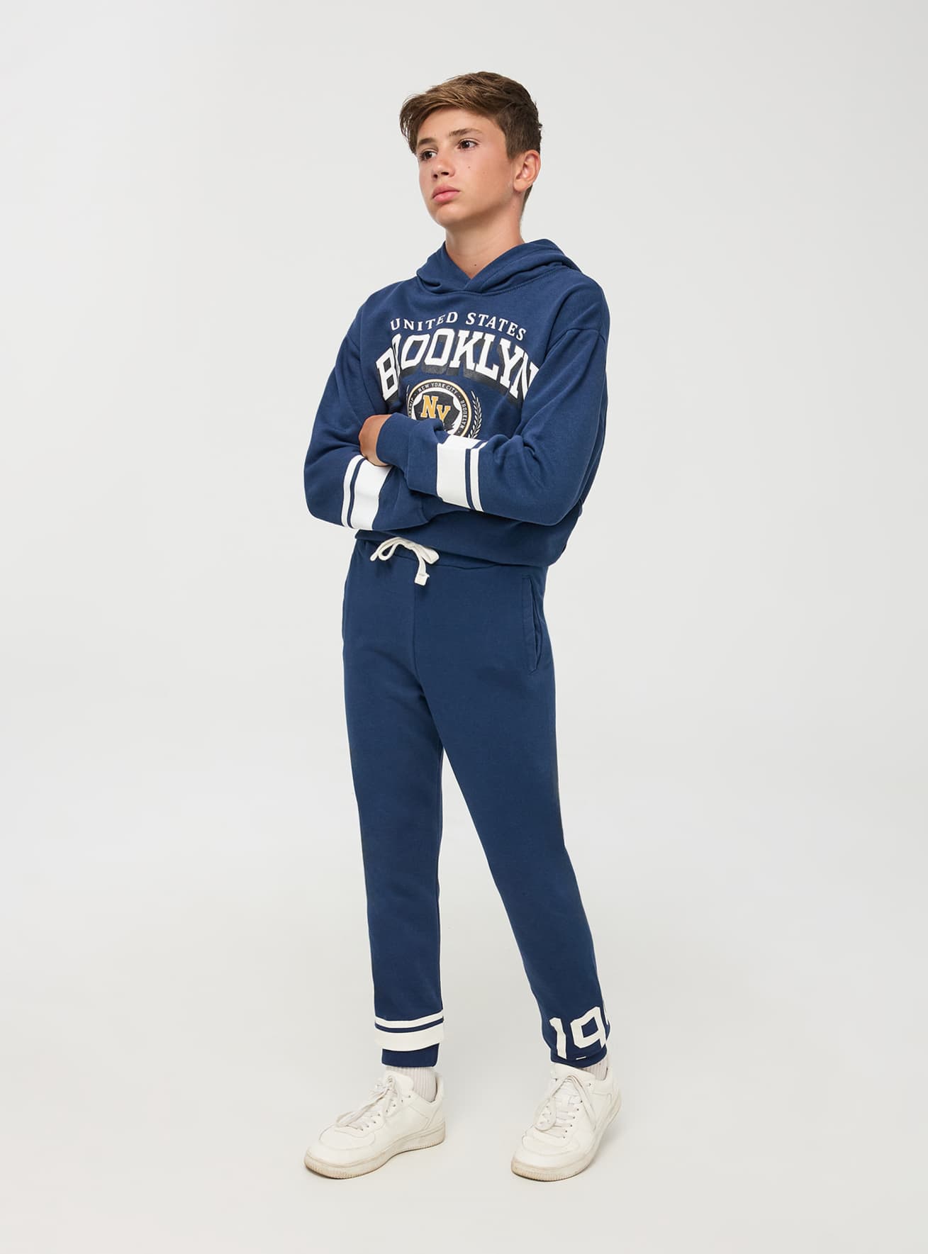 Pantaloni tuta leggeri con stampa college blu denim scuro Terranova
