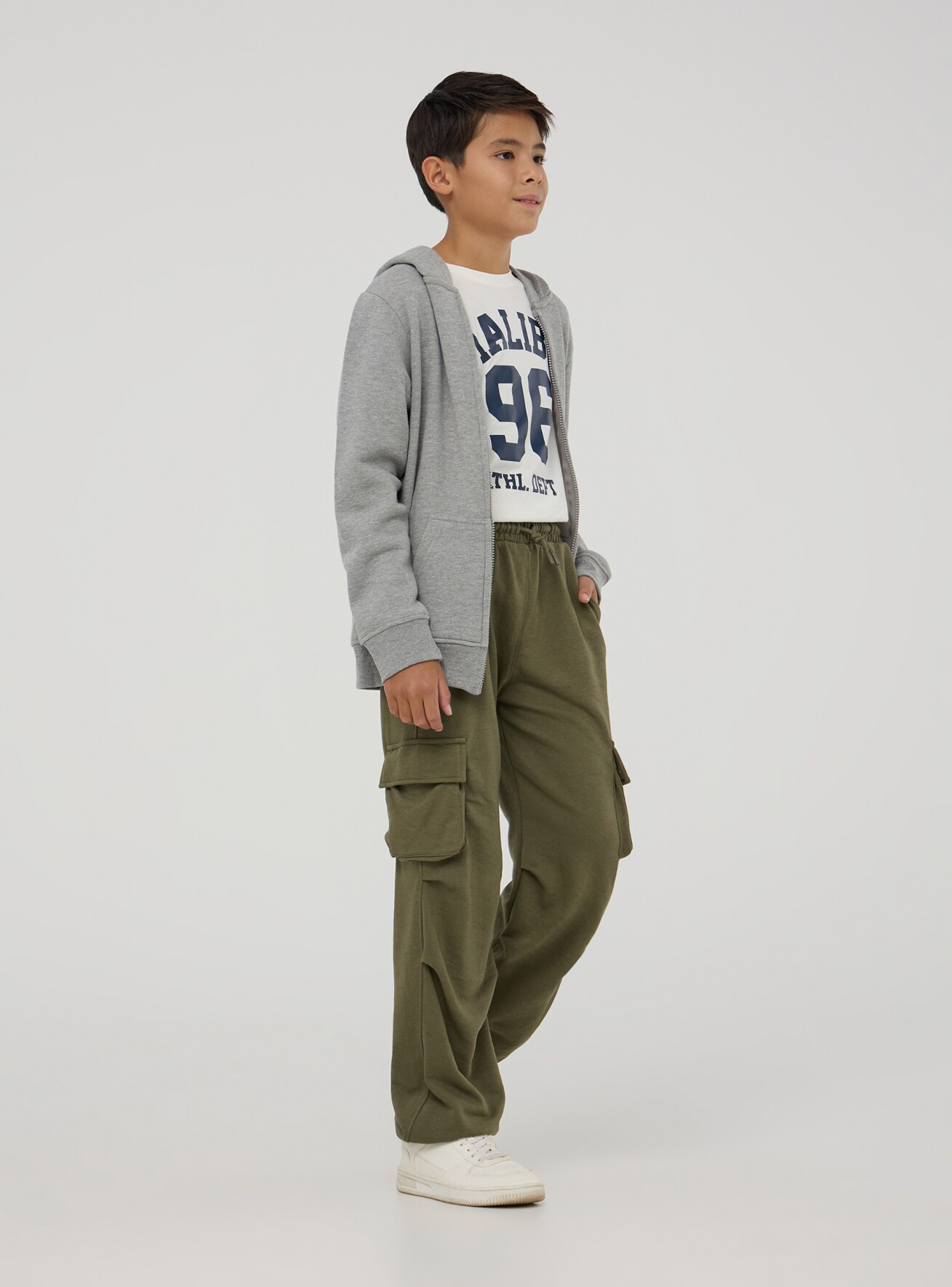Green military light Parachute cargo tracksuit bottoms in lightweight  fabric - Buy Online | Terranova