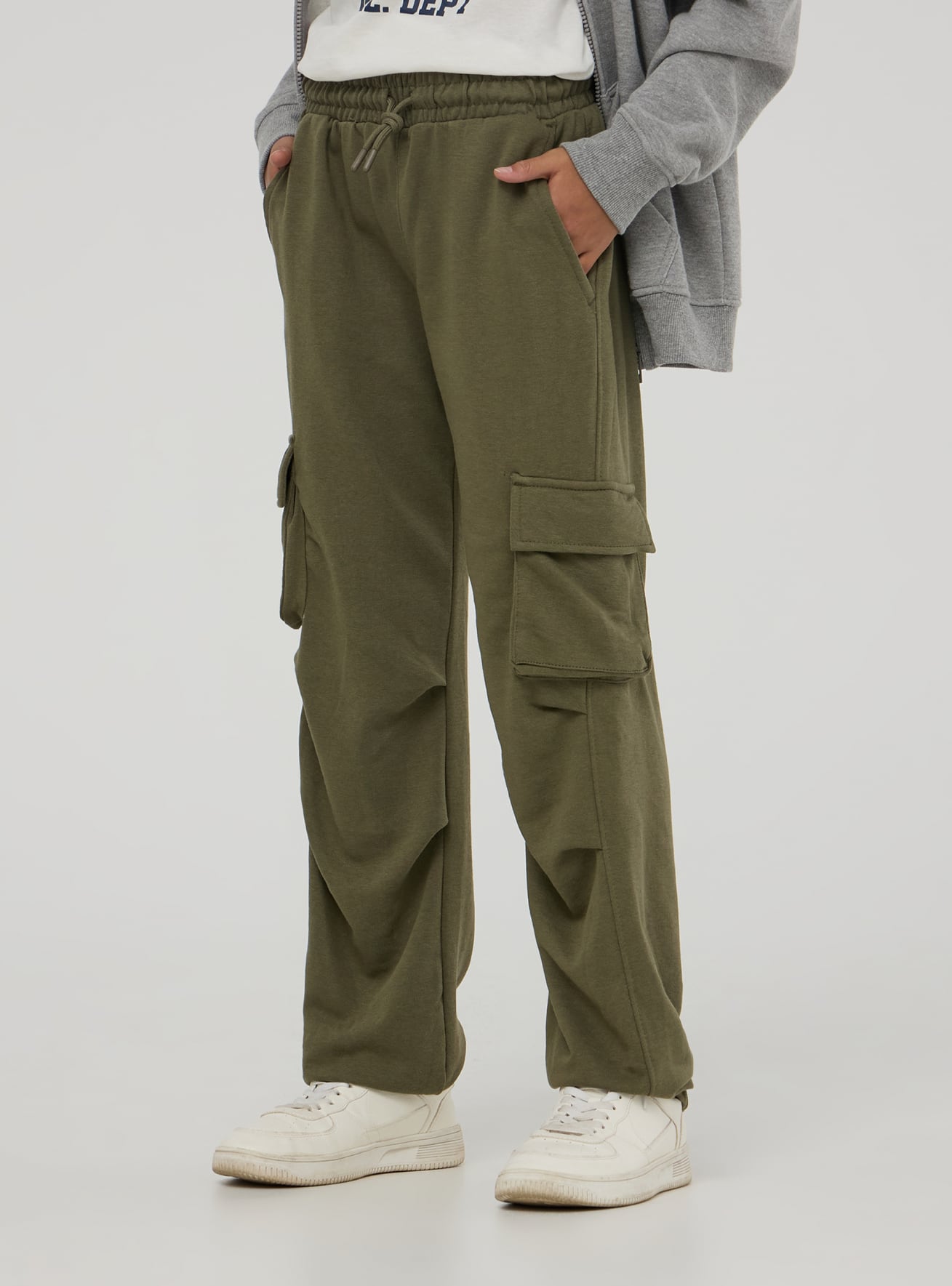 Green military light Parachute cargo tracksuit bottoms in lightweight fabric Buy Online Terranova