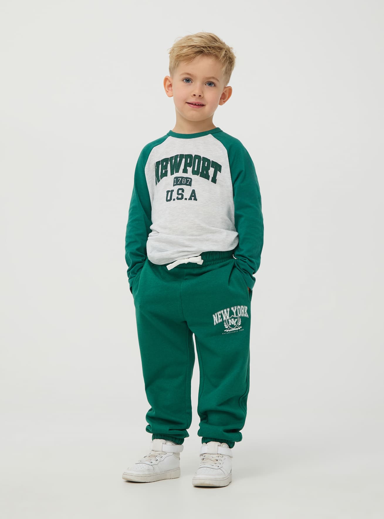 Pantaloni tuta leggeri con stampa sport campus verde scuro Terranova