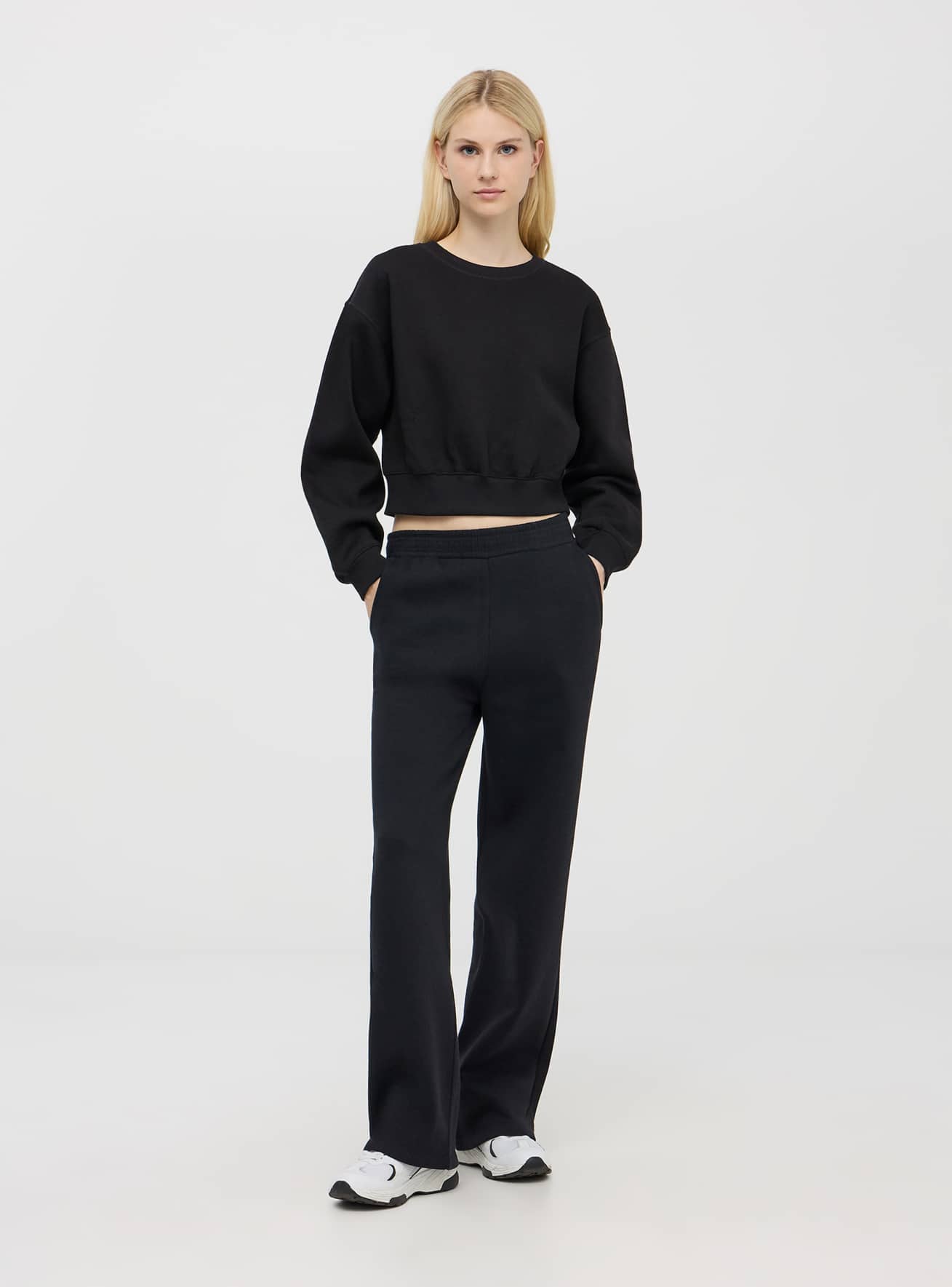 Black Plain cropped sweatshirt in heavy fabric Buy Online Terranova