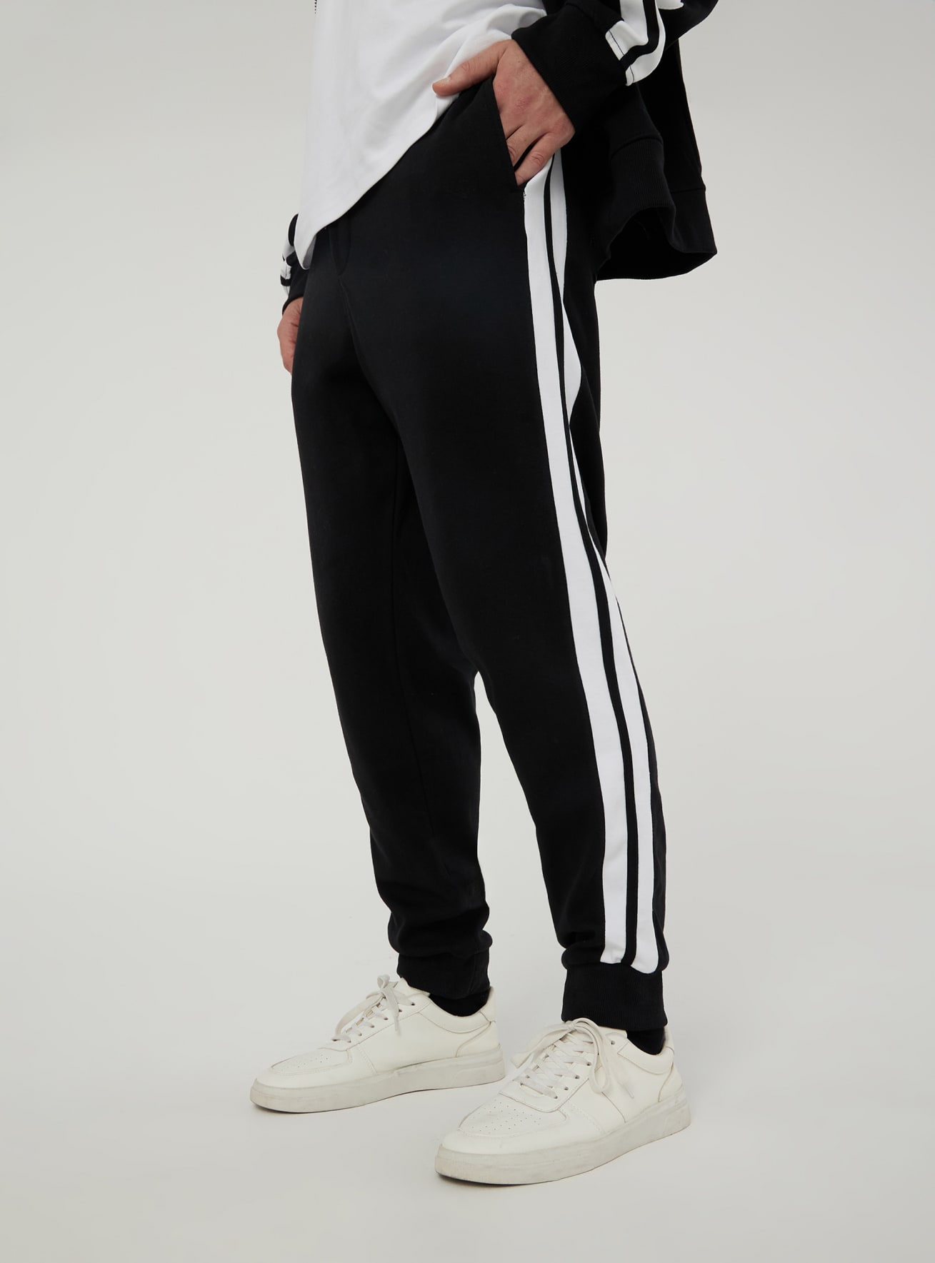 Black tracksuit trousers 2025