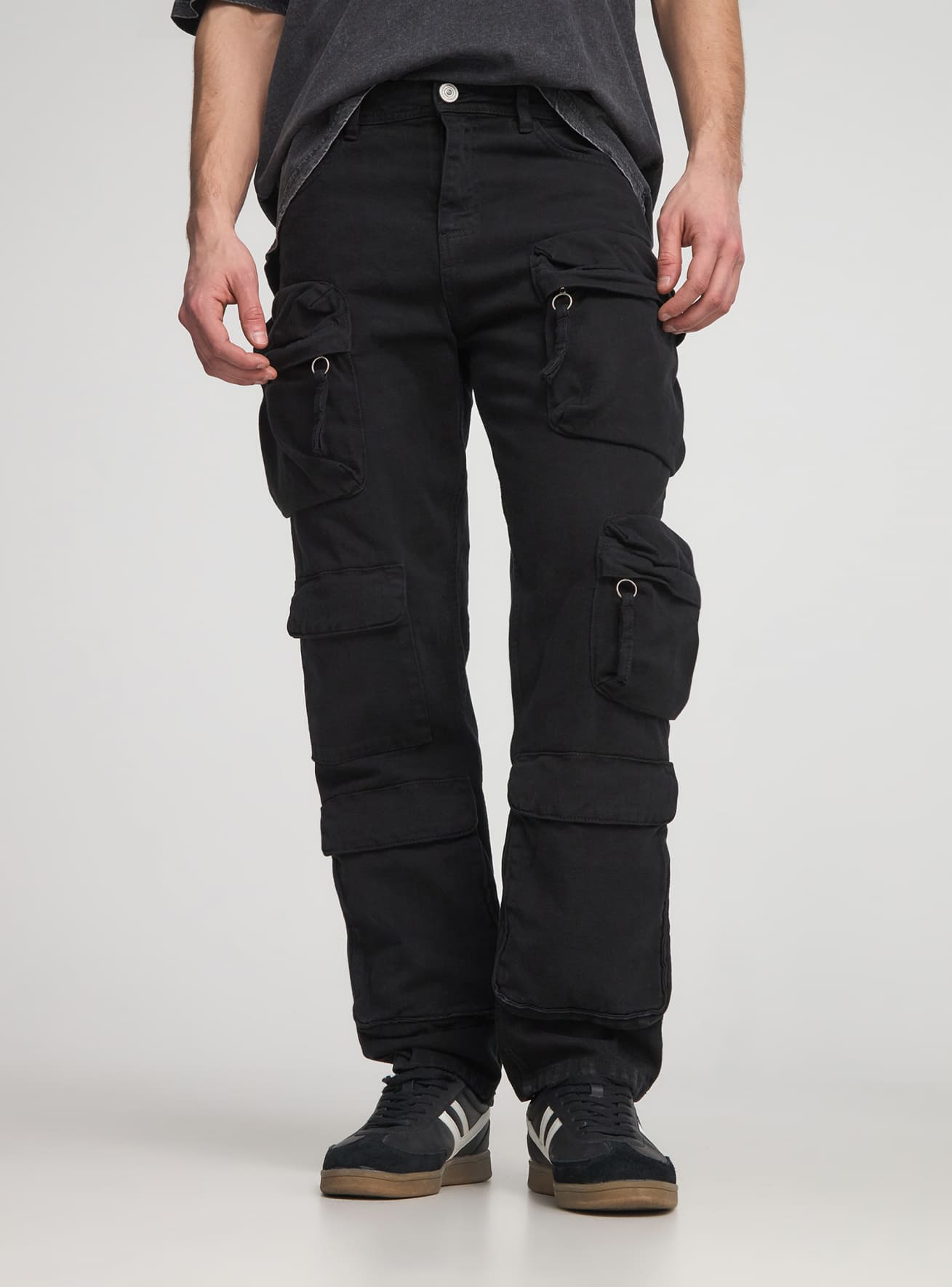 Pantaloni cargo multipocket con zip