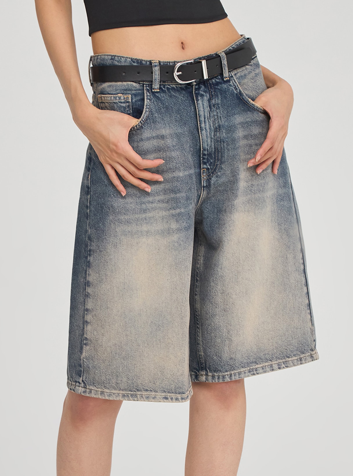Bermuda di jeans effetto sabbiato