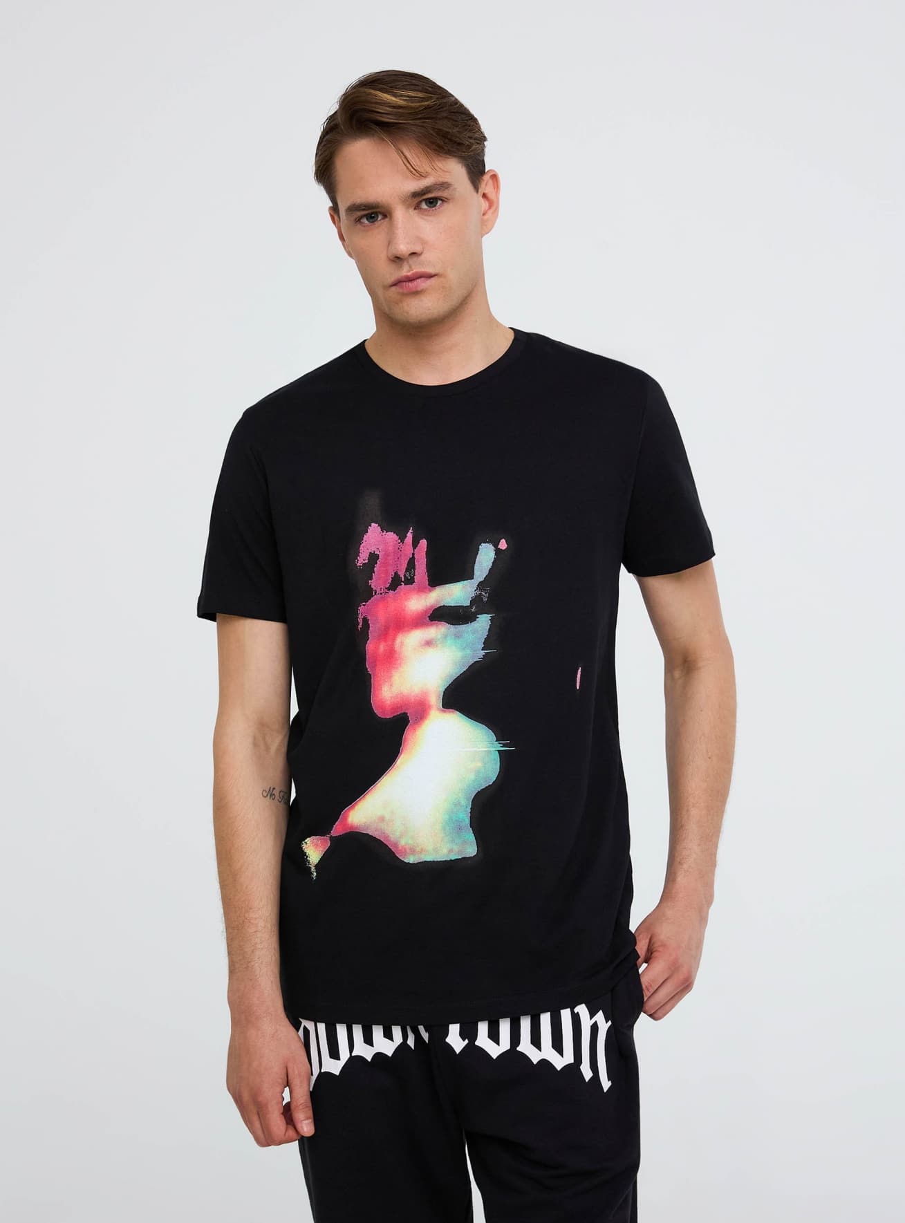 T-shirt ampia con stampa volto astratto