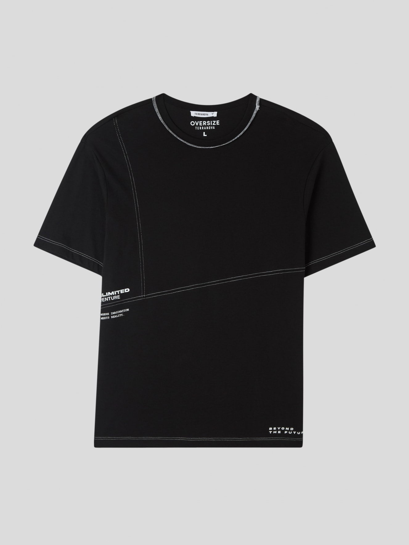 T-shirt oversize con cuciture a contrasto e scritte