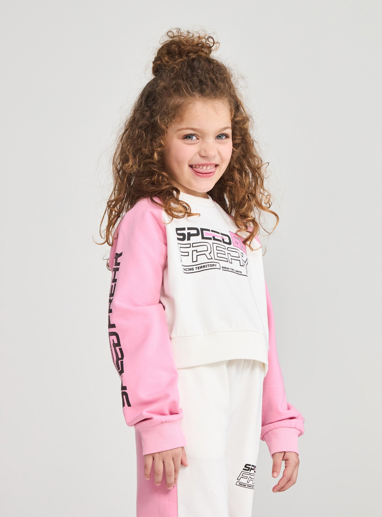 Var pink Cropped sweatshirt with race print Buy Online Terranova