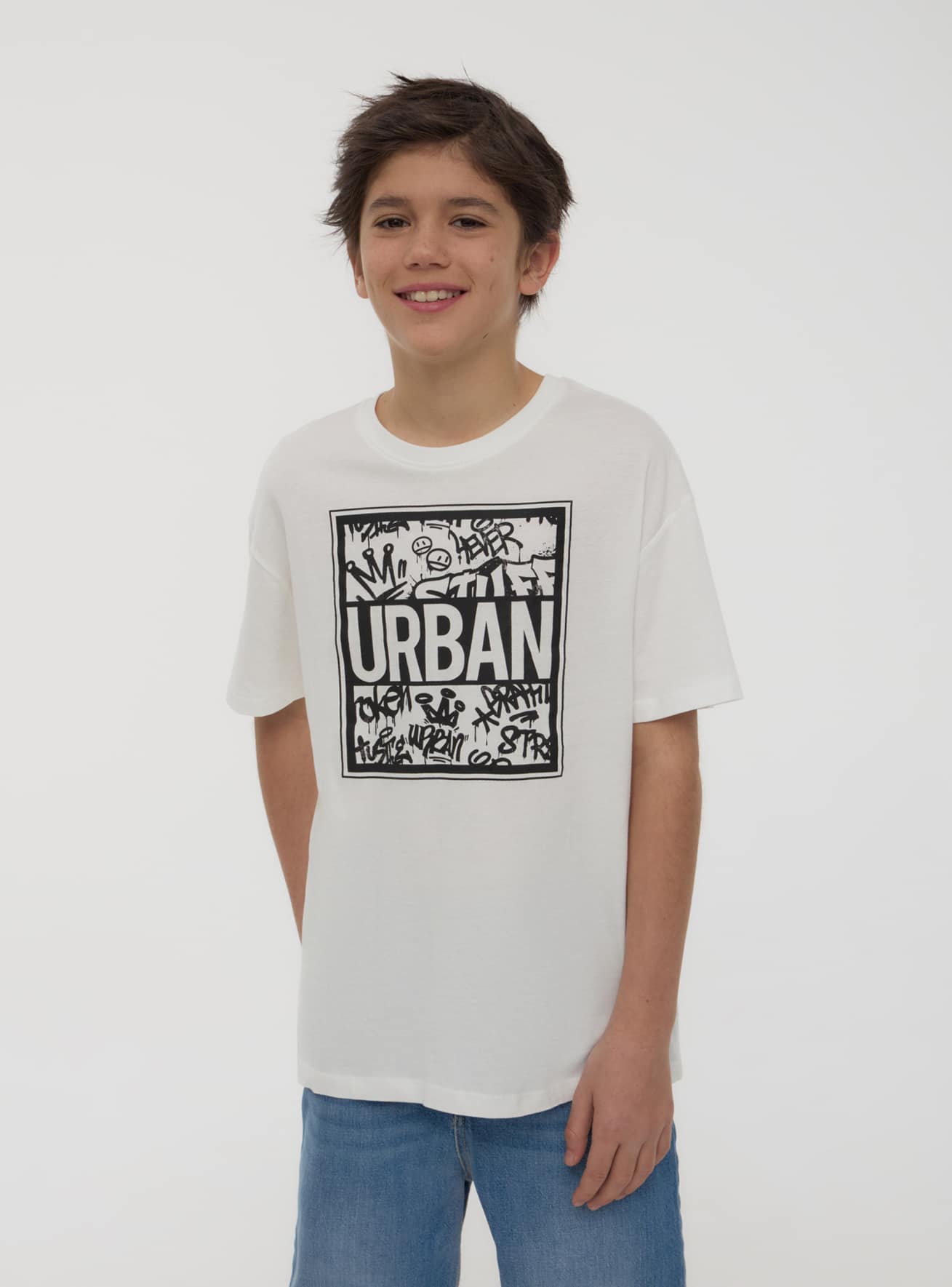 T-shirt stampa stile graffiti