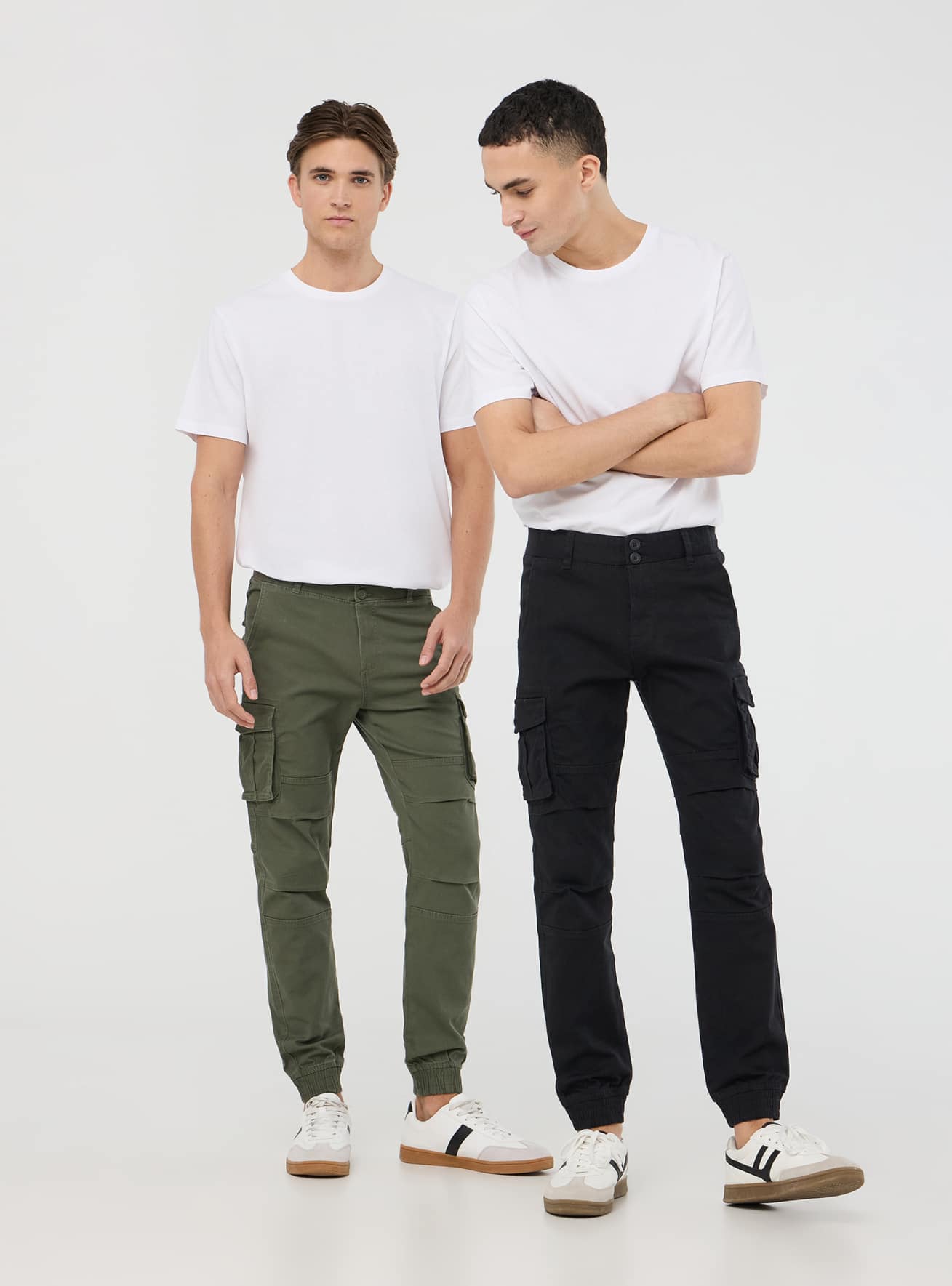 Pack 2 pantaloni cargo con polsini