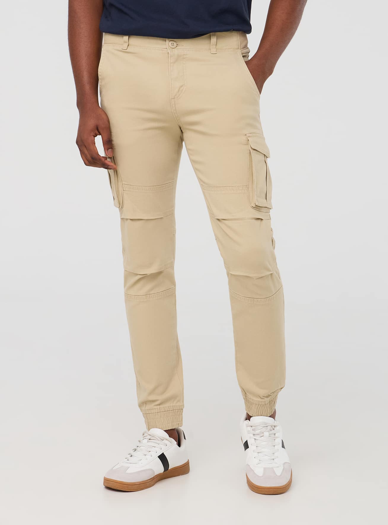 Pantaloni cargo con polsini
