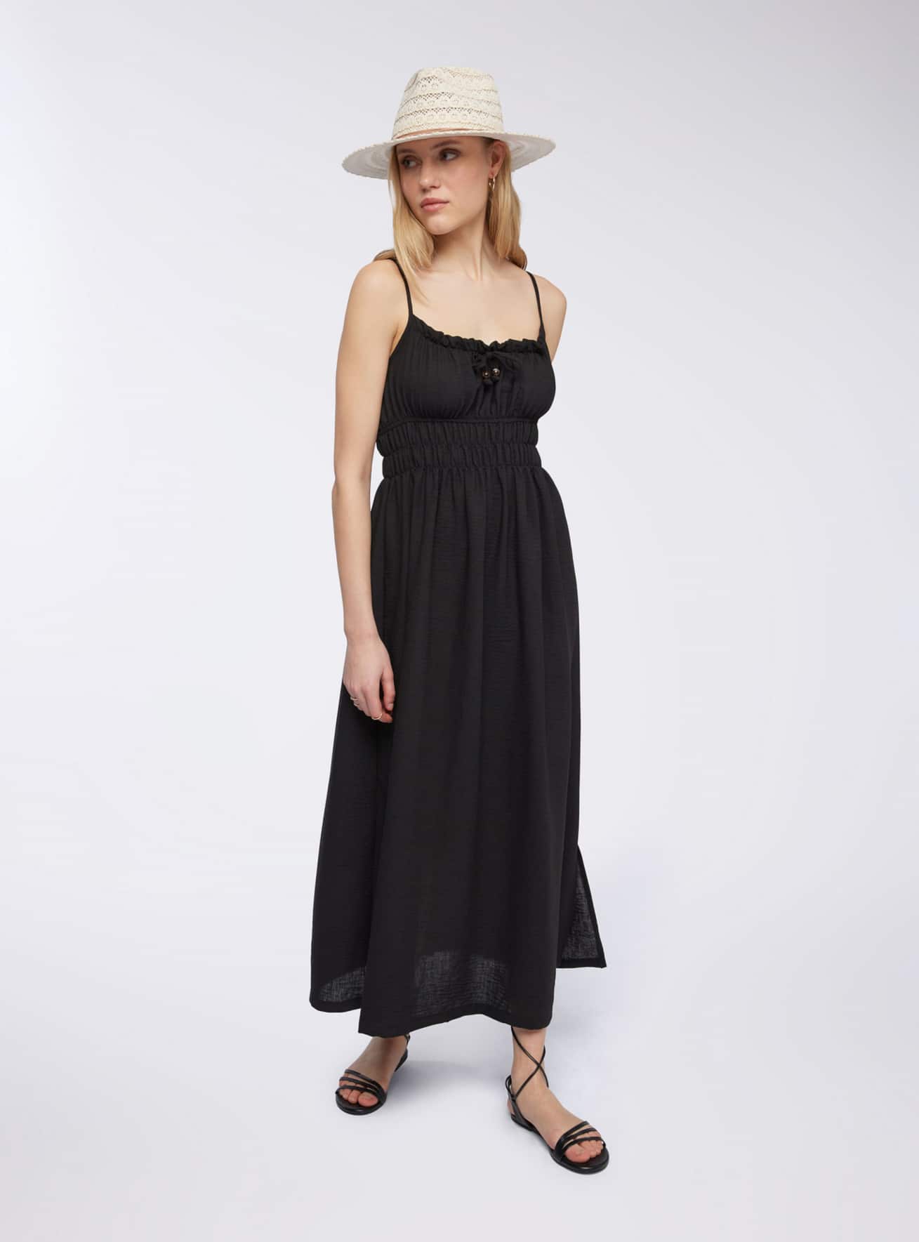 Vestito lungo con nastrini e dettaglio in legno