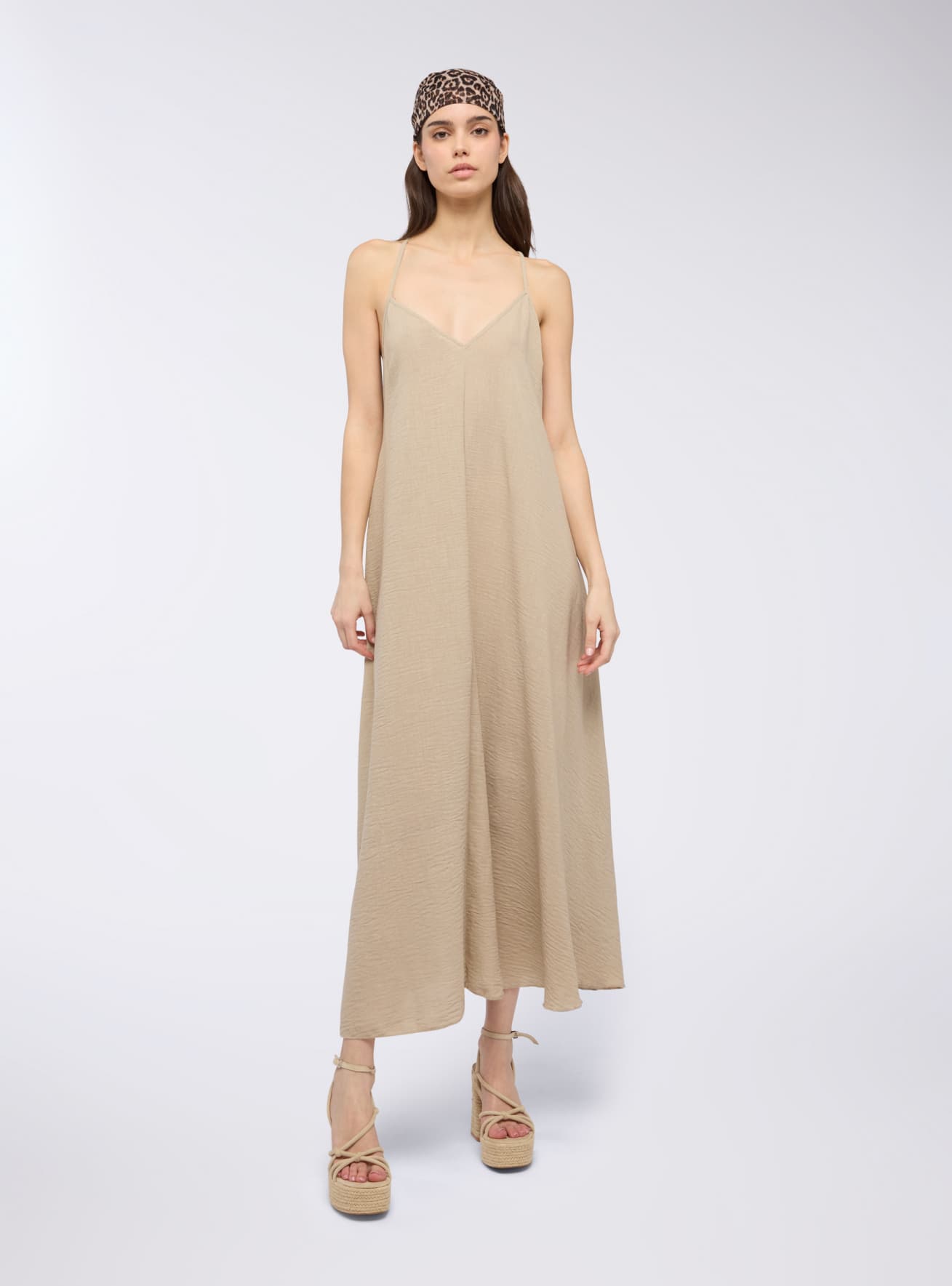 Vestito lungo scollo a v e spalline incrociate sul retro