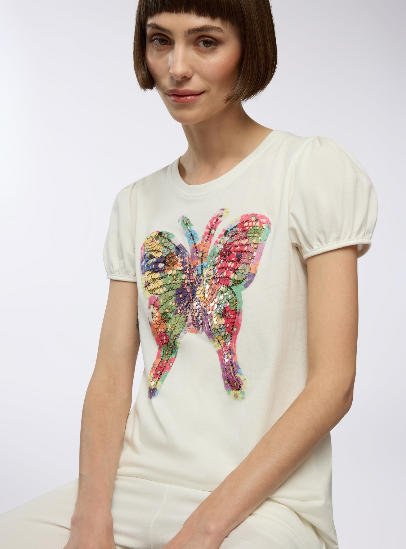 T-shirt con farfalla di paillettes