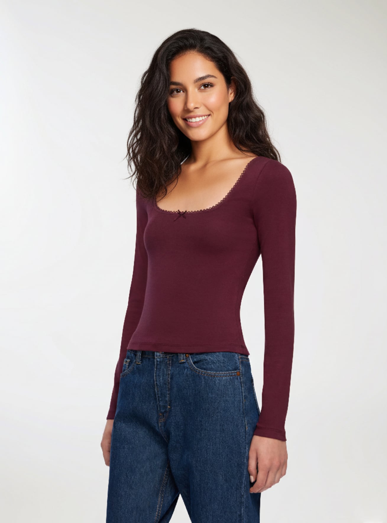 T-shirt scollo quadrato con fiocco