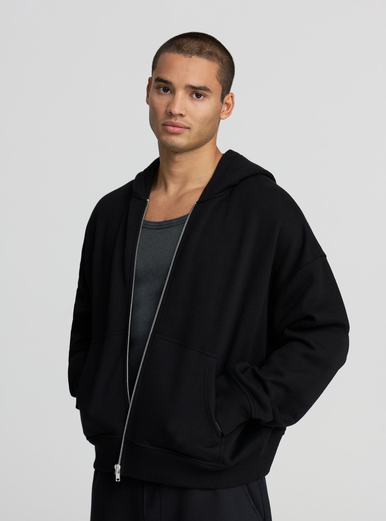 Felpa crop con cappuccio e zip a tinta unita